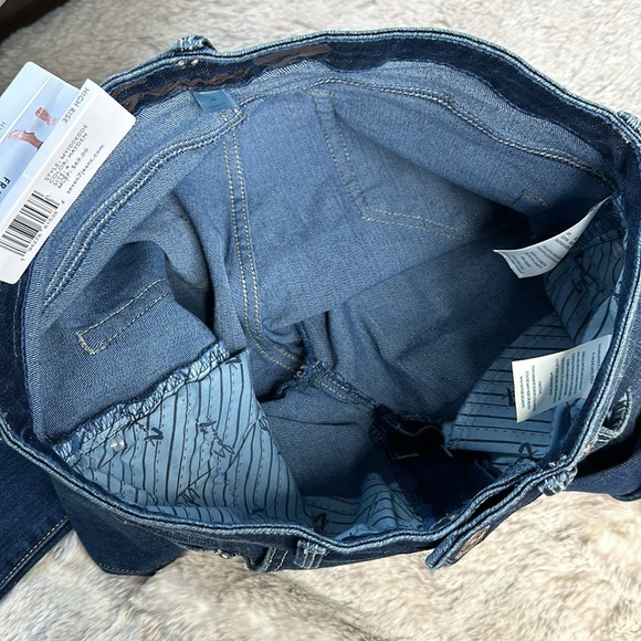 Seven7 | High Rise Cropped Fray Hem Denim | Size 4 NWT - Picture 16 of 16